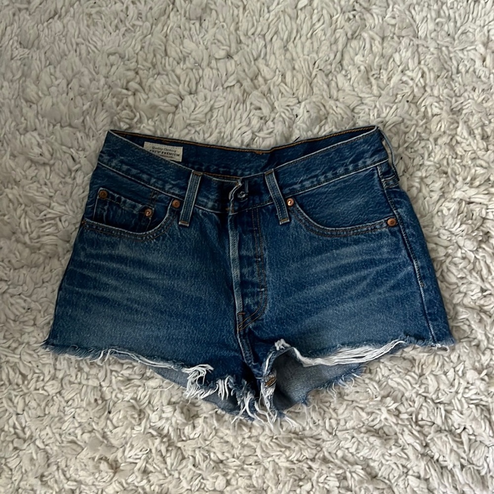 LEVIS WOMENS HIGH RISE DENIM SHORTS